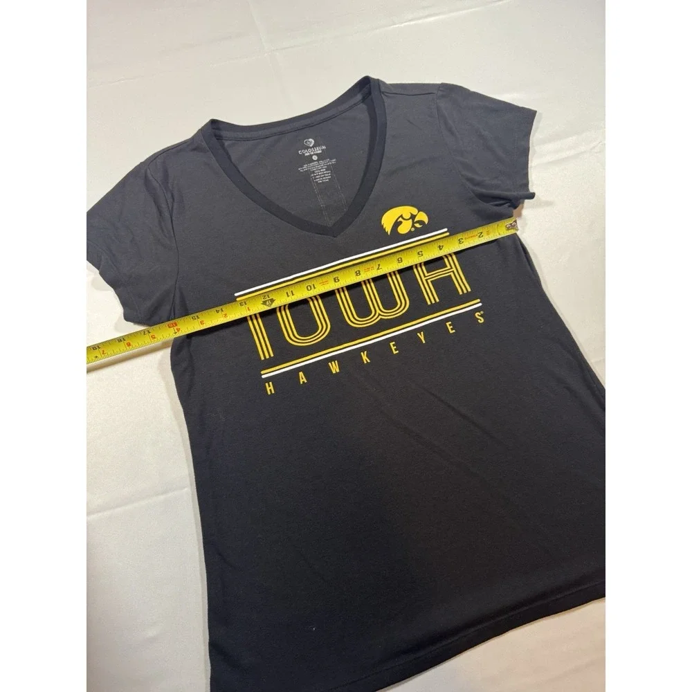 Iowa Hawkeyes T-shirt Colosseum Black V Neck Women's Sz L
